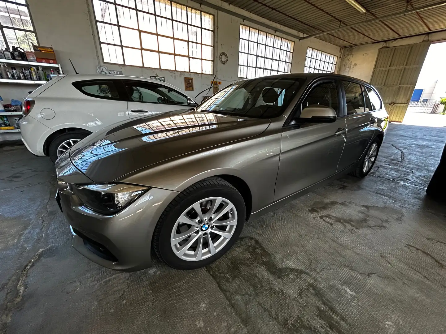 BMW 318 Serie 3 F31 2015 Touring 318d Touring Luxury Marrone - 2