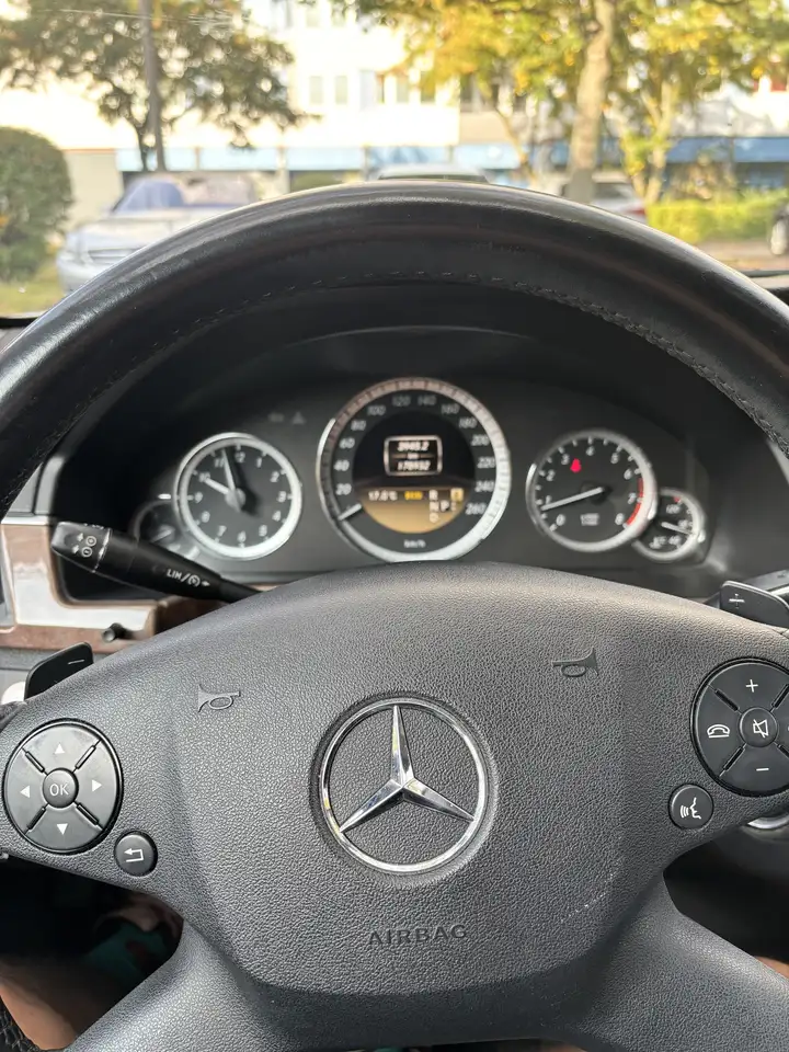 Mercedes-Benz E 200