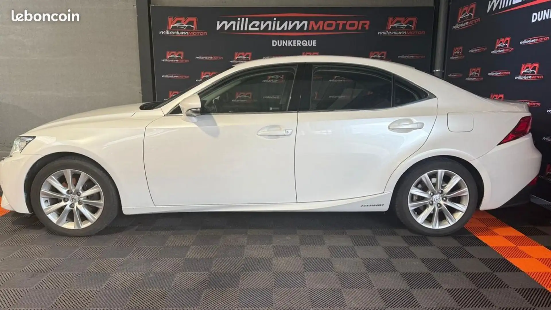 Lexus IS 300 300h PACK E-CVT GARANTIE 6 MOIS Blanc - 2