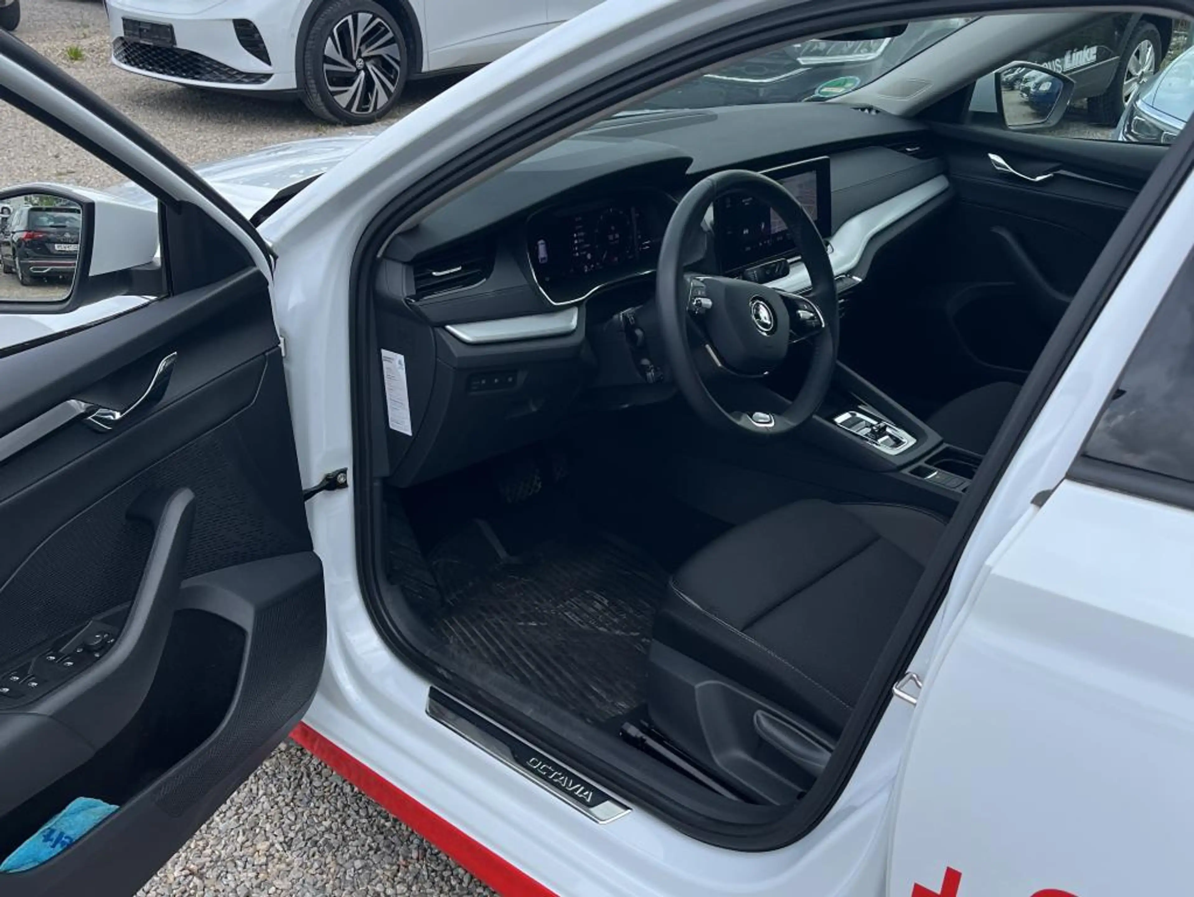 Skoda Octavia Combi 2.0 TDI Ambition STHZ AHK — photo 2