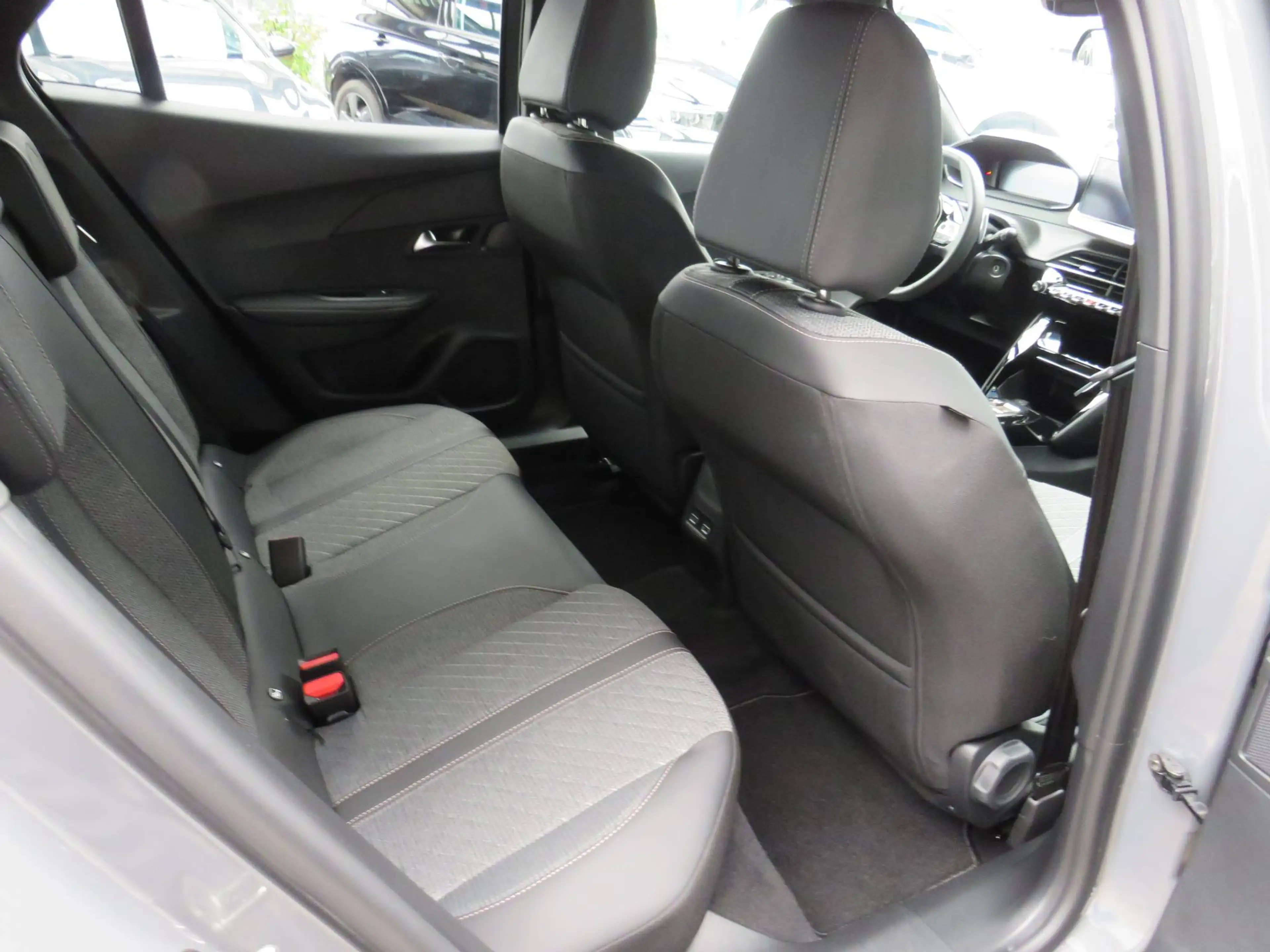 Peugeot 2008 Allure — photo 12