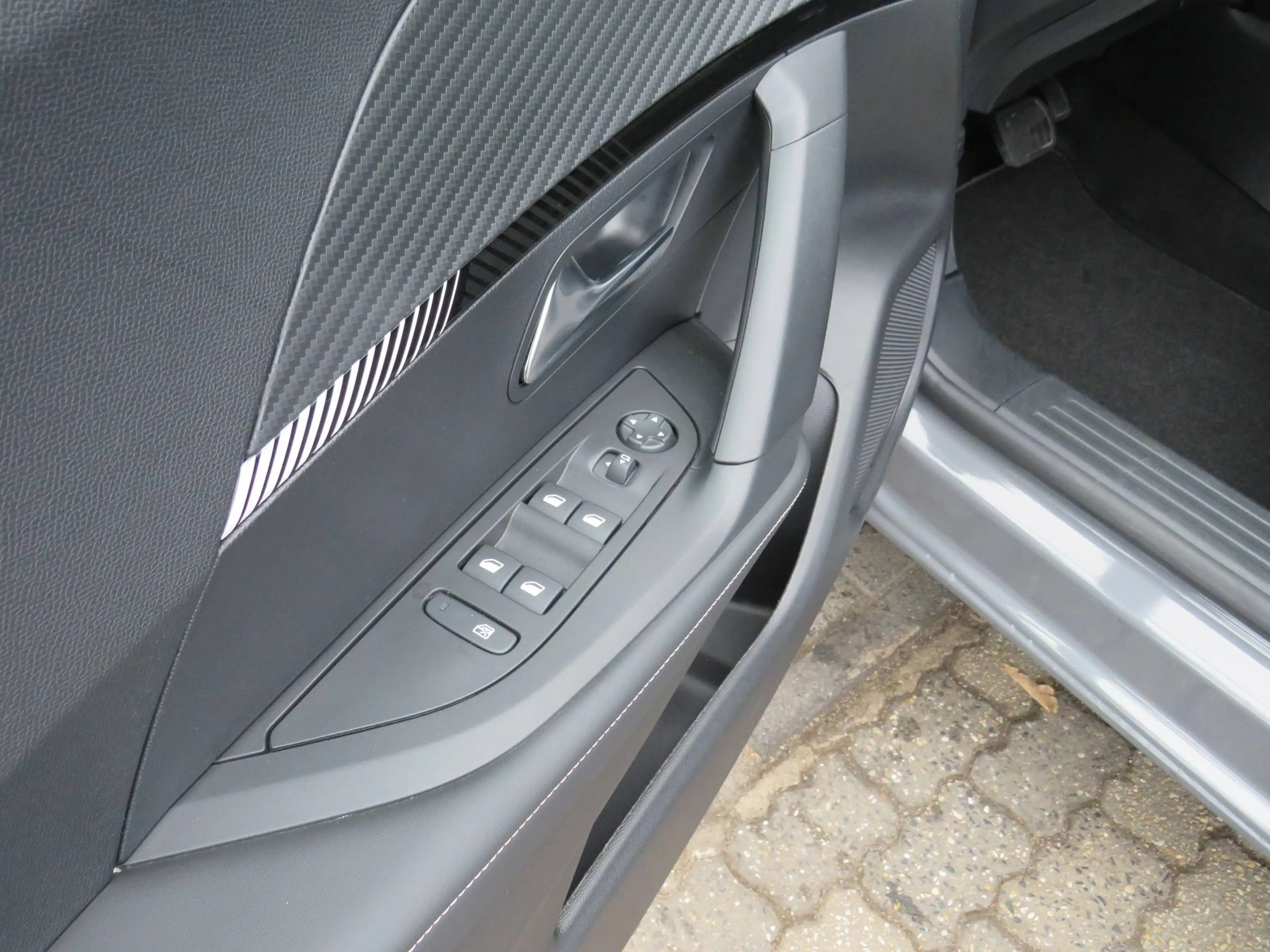Peugeot 2008 Allure — photo 15