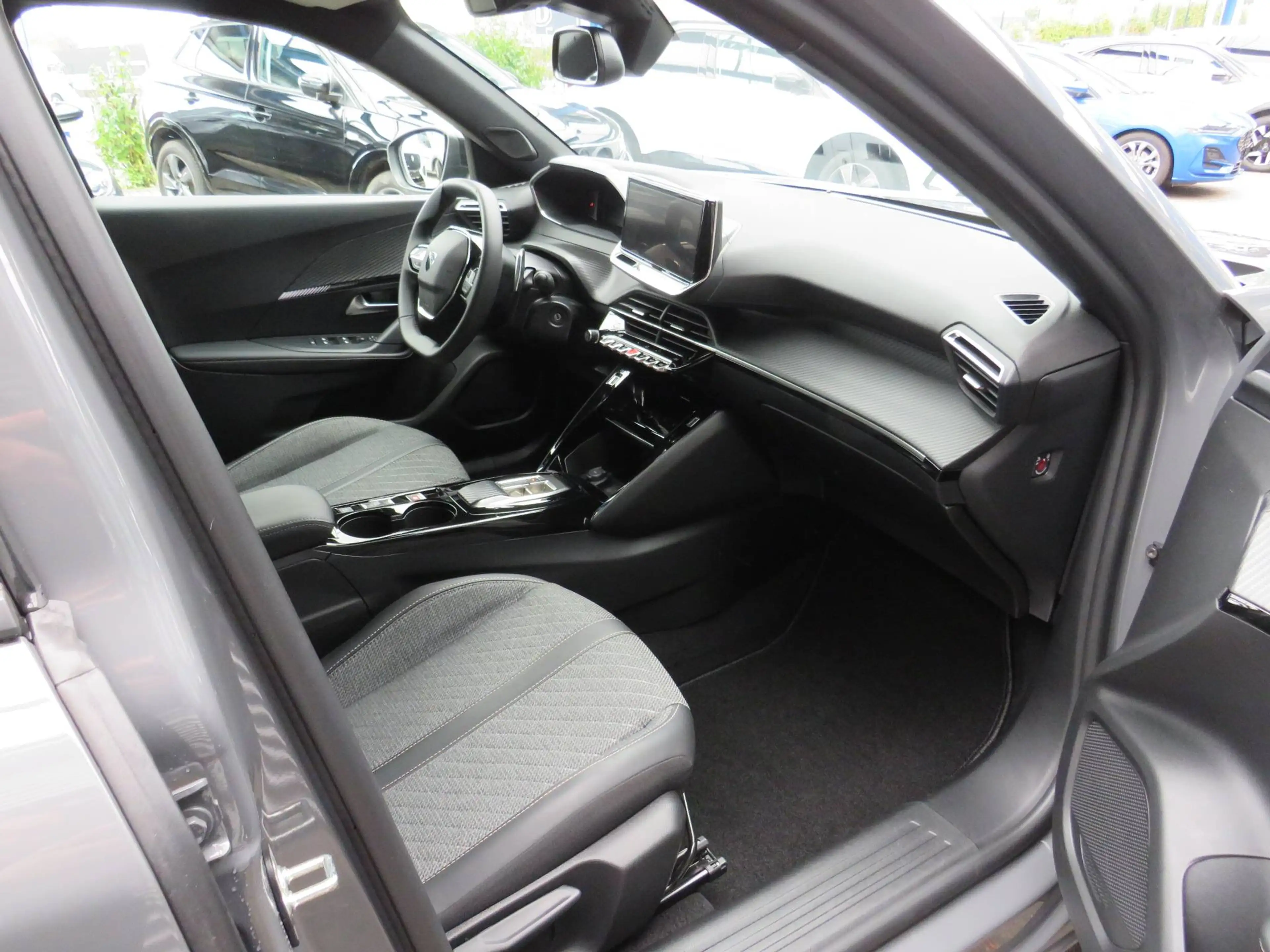 Peugeot 2008 Allure — photo 10