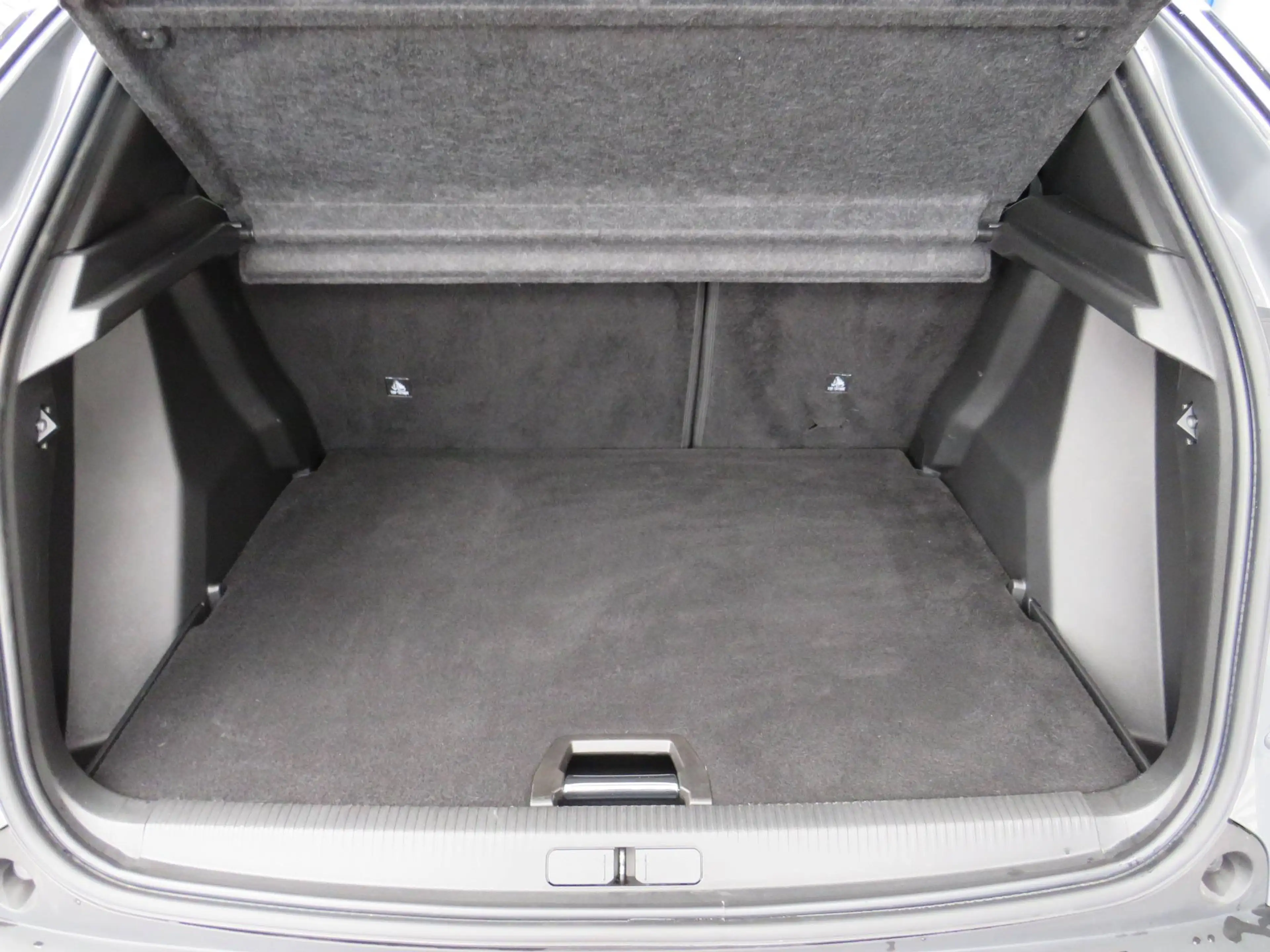 Peugeot 2008 Allure — photo 14