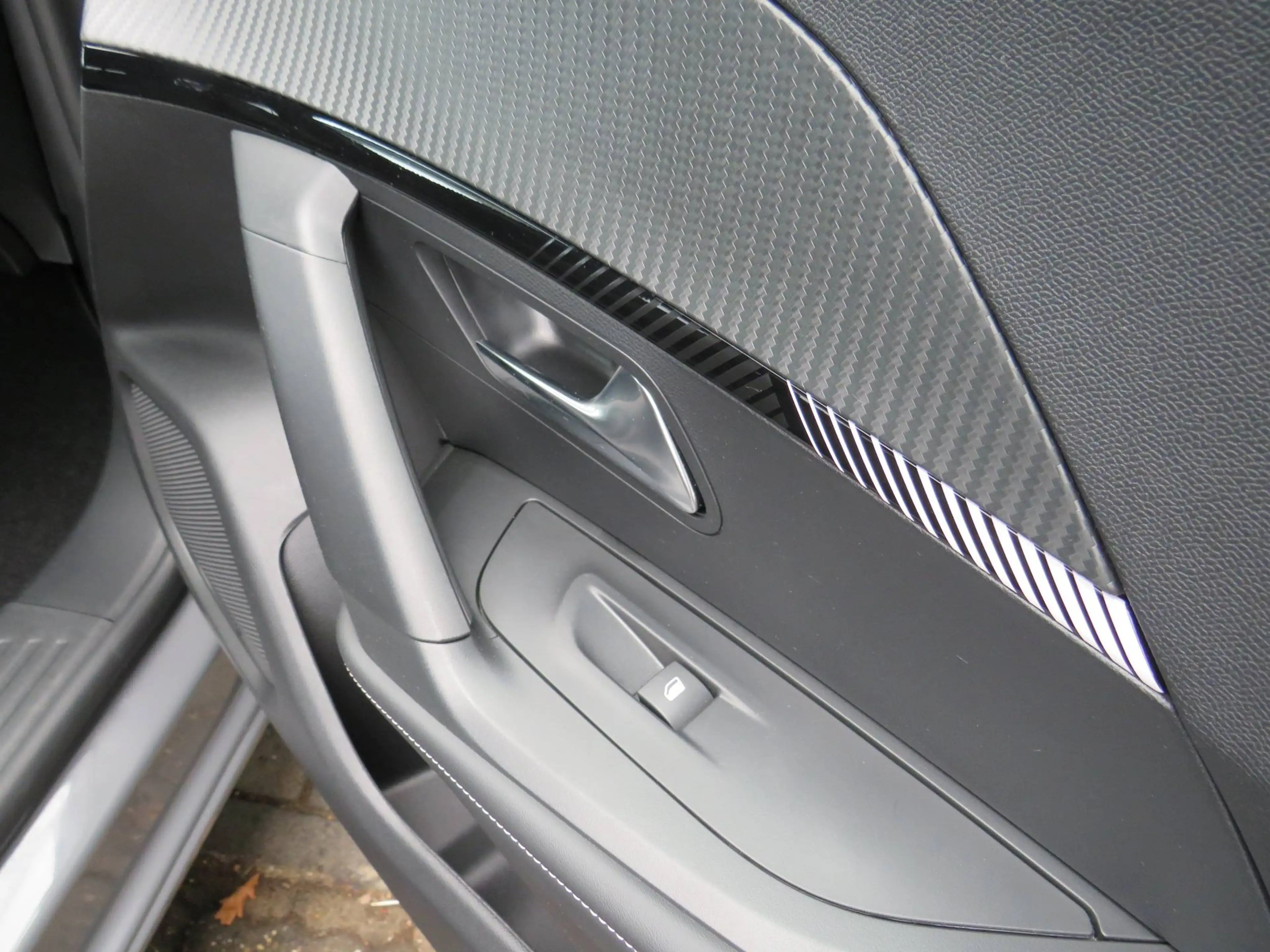 Peugeot 2008 Allure — photo 11