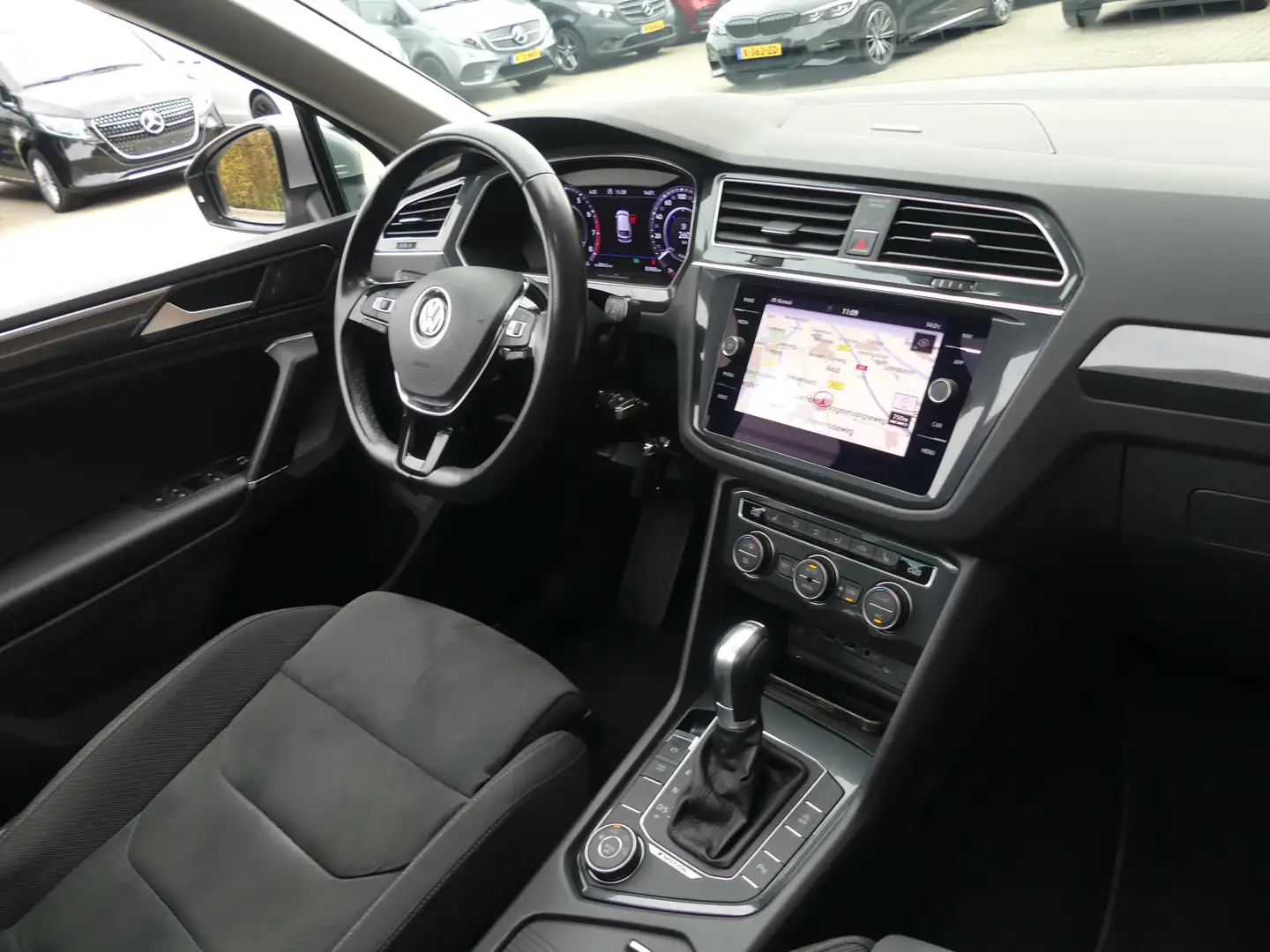 Volkswagen Tiguan 2.0 TSI 4Motion R-Line / Trekhaak / Panoramadak Gris - 2