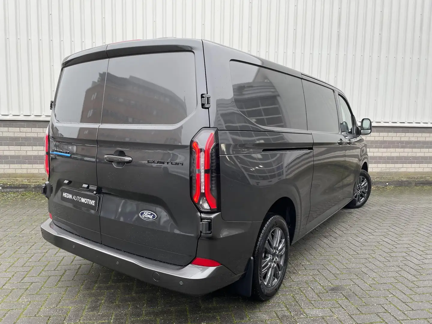 Ford Transit Custom E-Transit 320 L2H1 Limited 65 kWh Grijs - 2