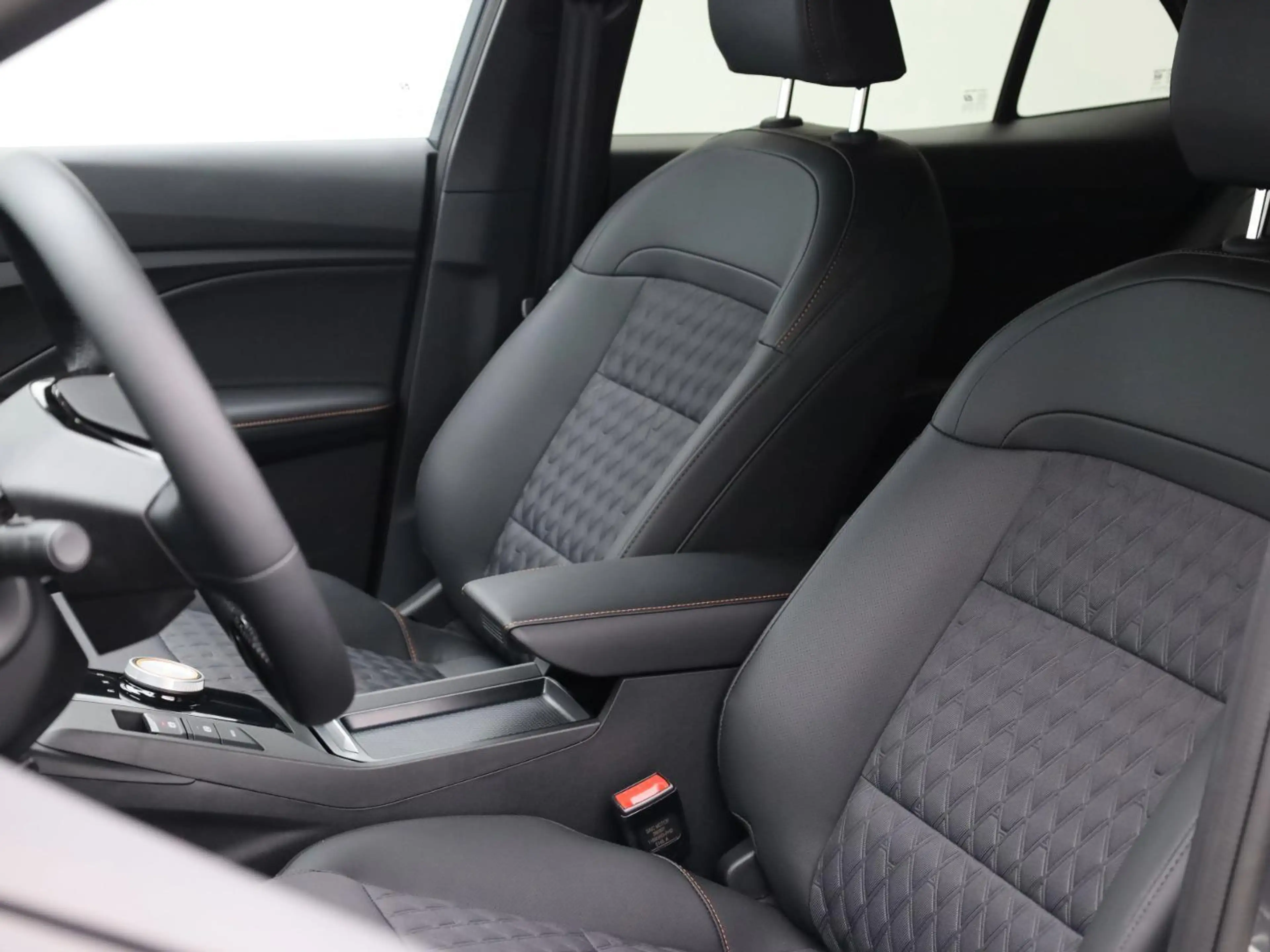 MG MG3 Luxury 1.5 Hybrid 194PS Automatik Sitzheizung L... — photo 11