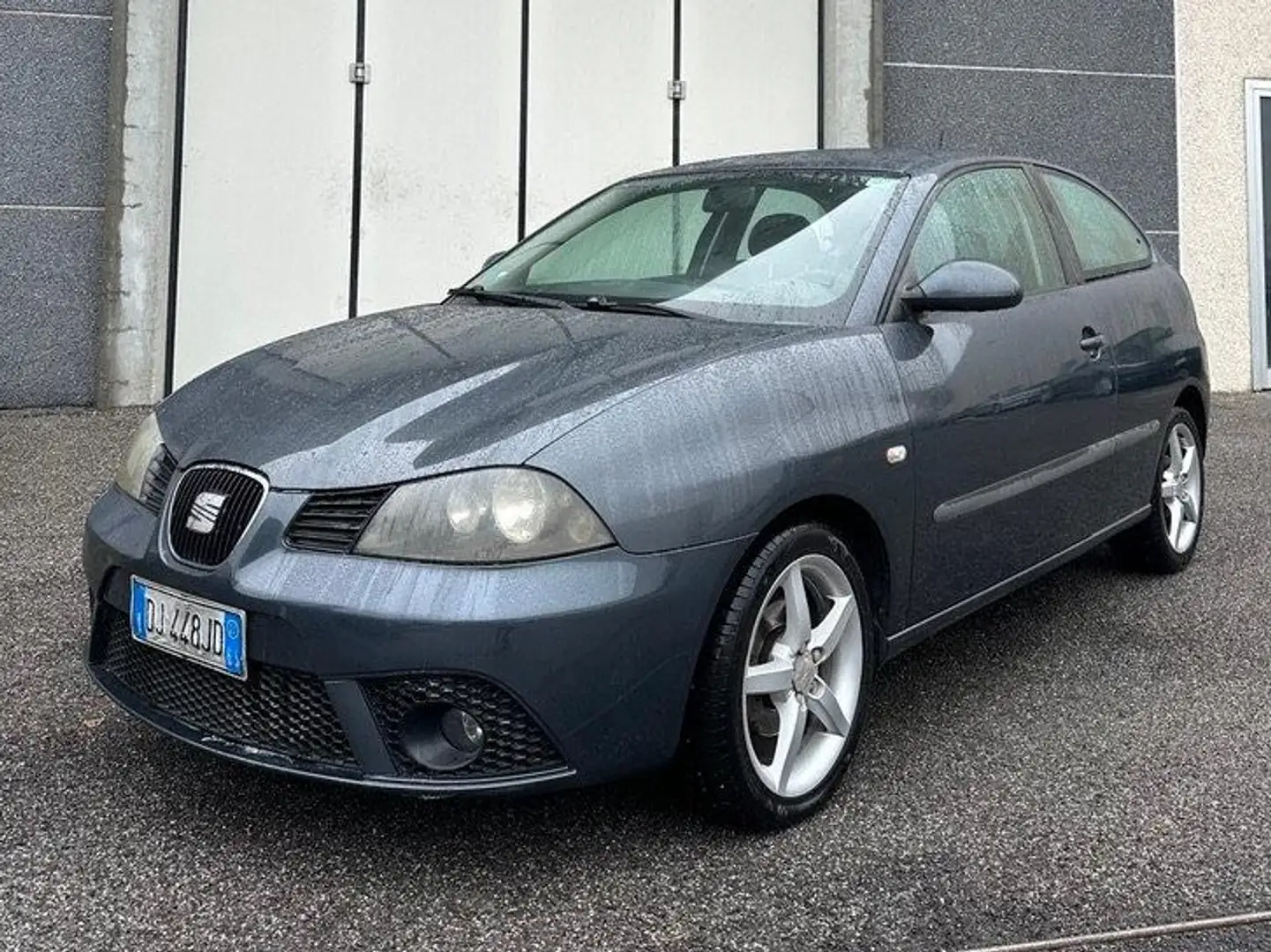SEAT Ibiza 1.4TDI UNI PROP NEOPAT TAGLIANDI CERTIFICATI Gris - 1