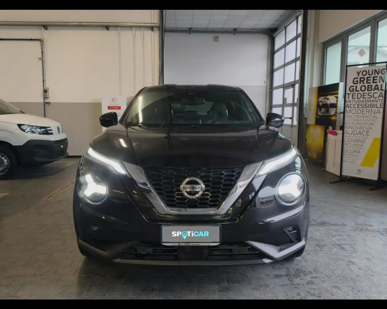 Nissan Juke 1.0 DIG-T Tekna Schwarz - 2