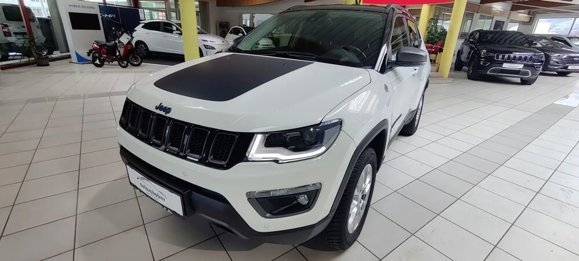 Jeep Compass Plug-In Hybrid Trailhawk 4xe Blanc - 1