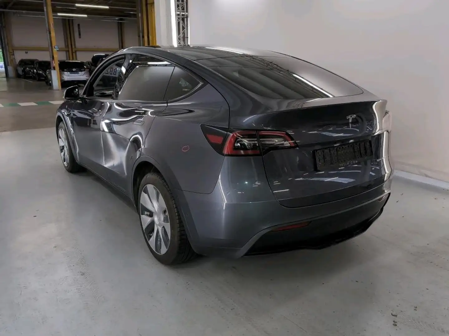 Tesla Model Y Dual Motor 350 kW AWD Gris - 2