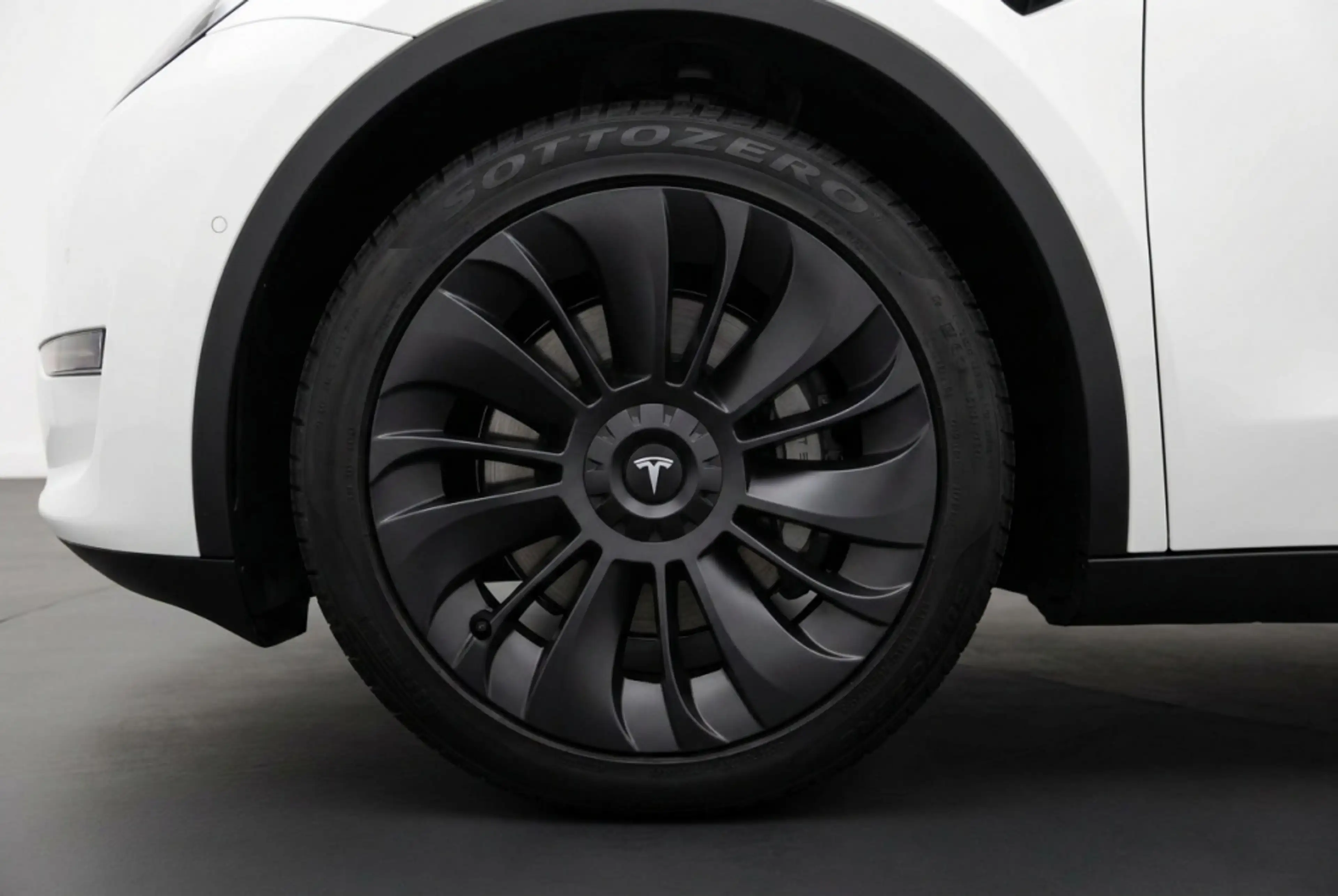 Tesla Model Y Long Range AWD 75kWh Full Self Driving l Warmtepom — photo 9