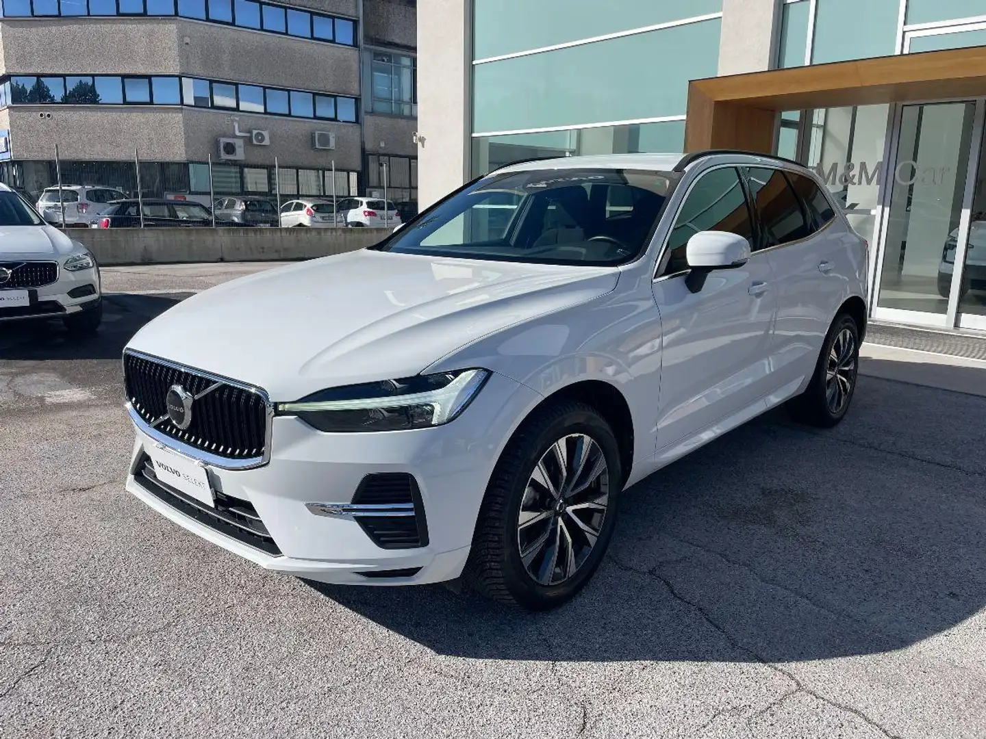 Volvo XC60 B4 (d) Geartronic Momentum Pro Bianco - 1