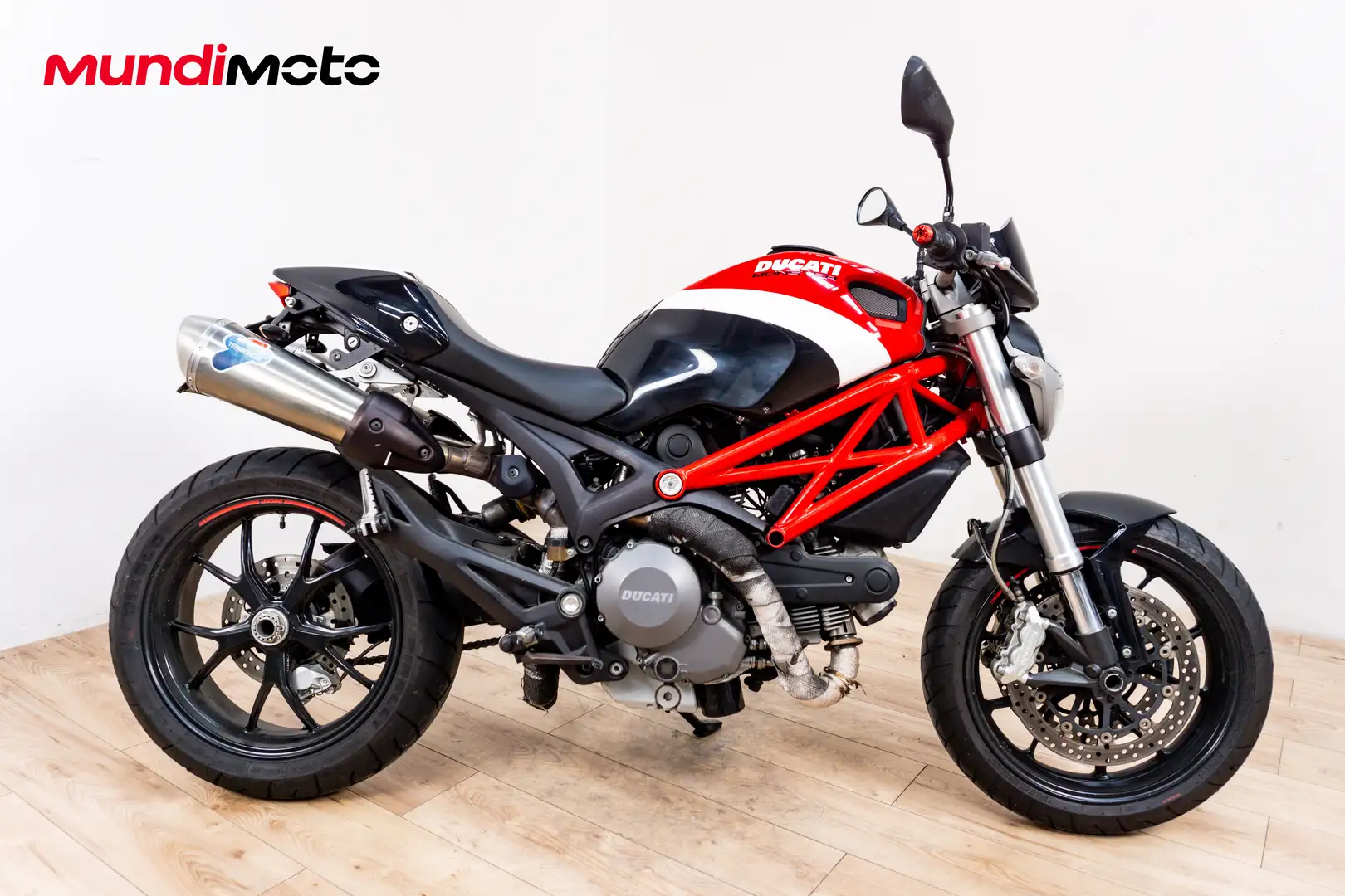 Ducati Monster 796 - 1