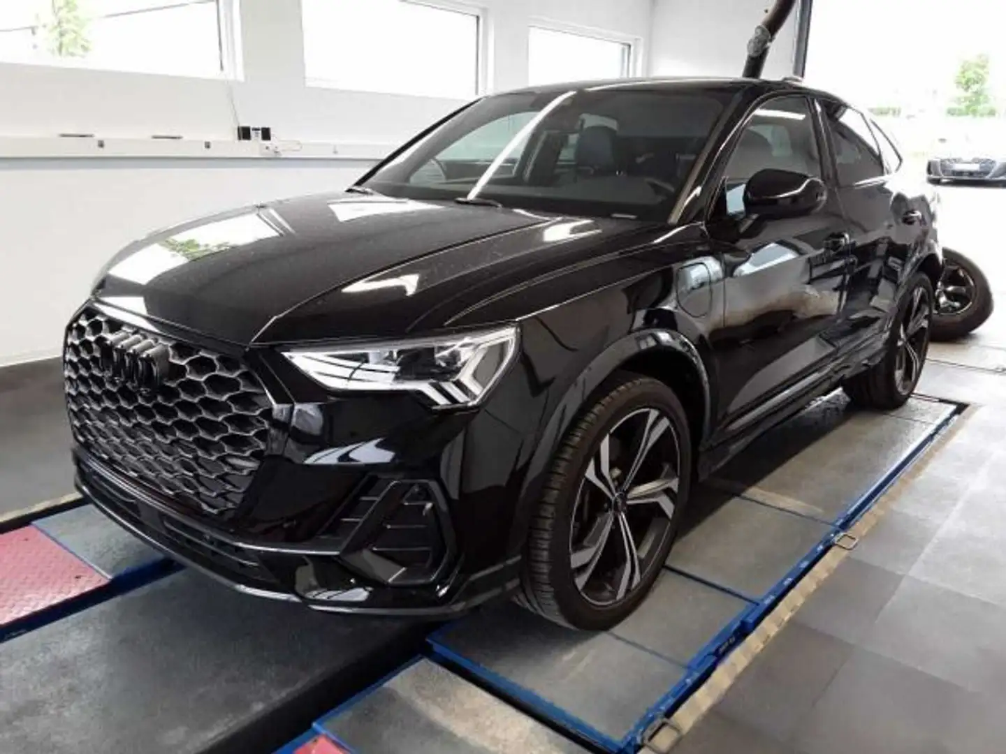 Audi Q3 45 TFSI e*S line*LED*Optikpaket*SON Schwarz - 2