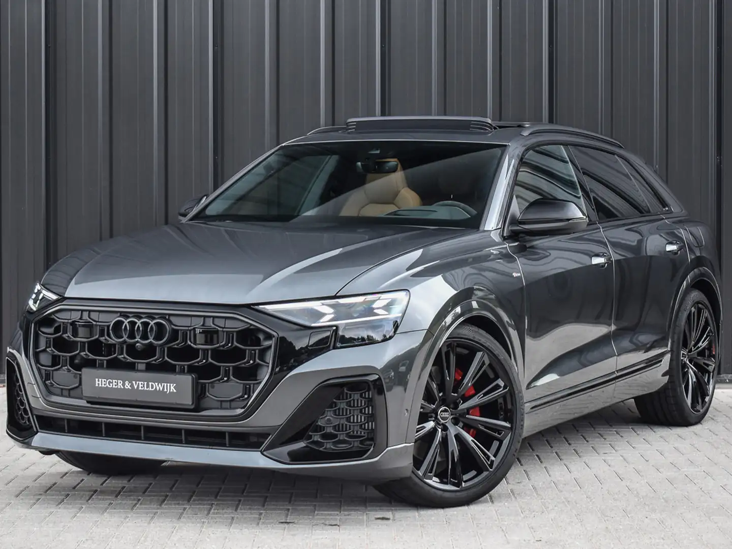 Audi Q8 60 TFSI e QUATTRO PRO LINE S COMPETITION | PANORAM Grijs - 2