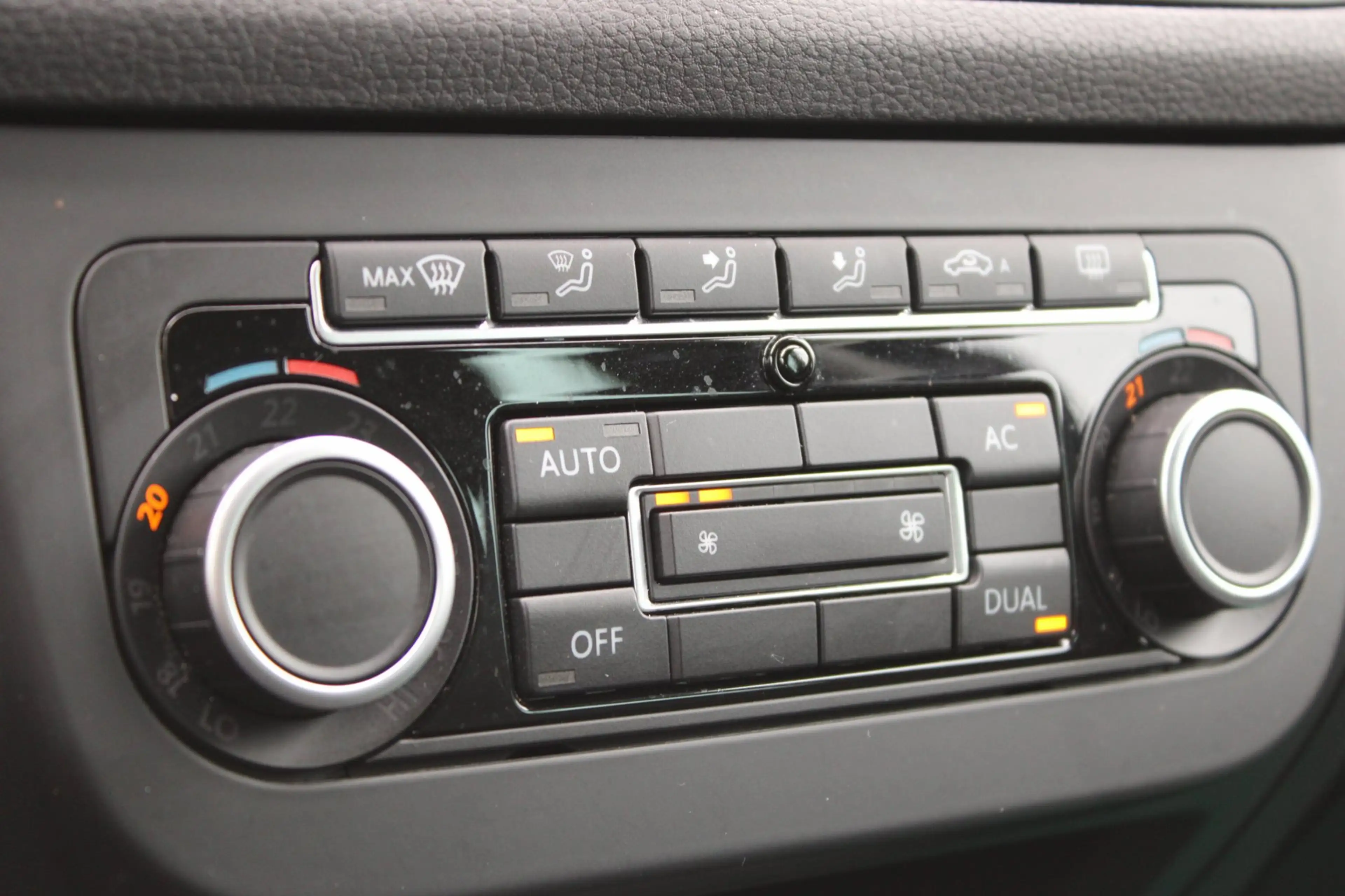 Volkswagen Golf Plus 1.2 TSI Comfortline BlueMotion Navi Xenon PDC 1eEi — photo 9