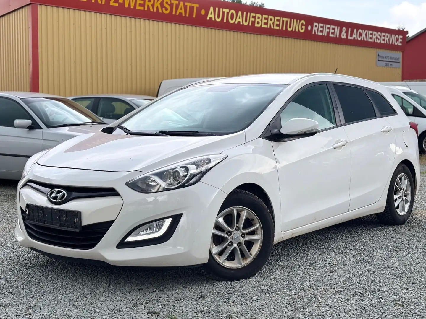 Hyundai i30 CW 1.4 CRDi KLIMA,Anhängerkup.PDC,Allwetterr Weiß - 1