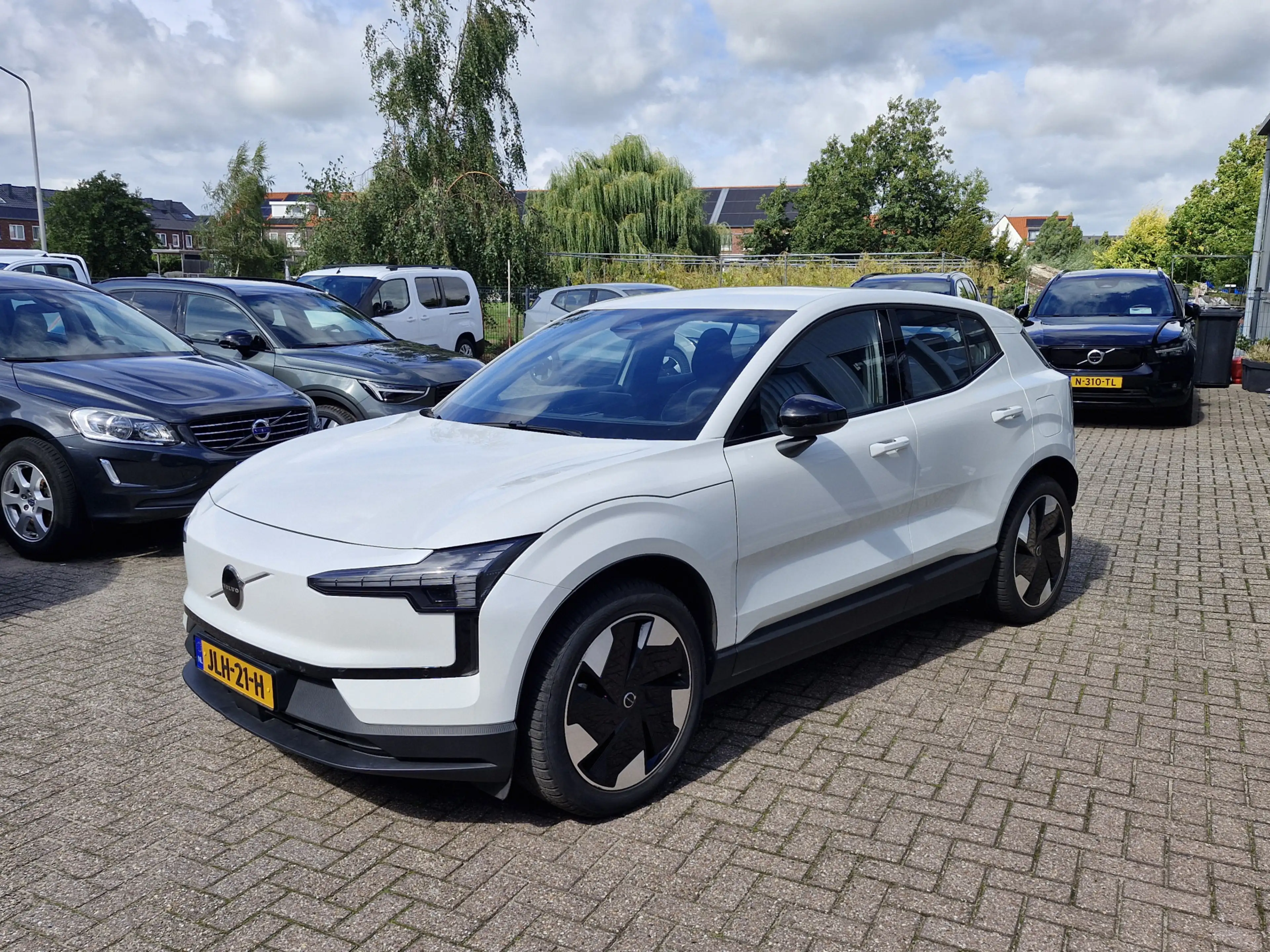 Volvo EX30 Single Motor Extended Range Plus 69 kWh | Warmte p — photo 6