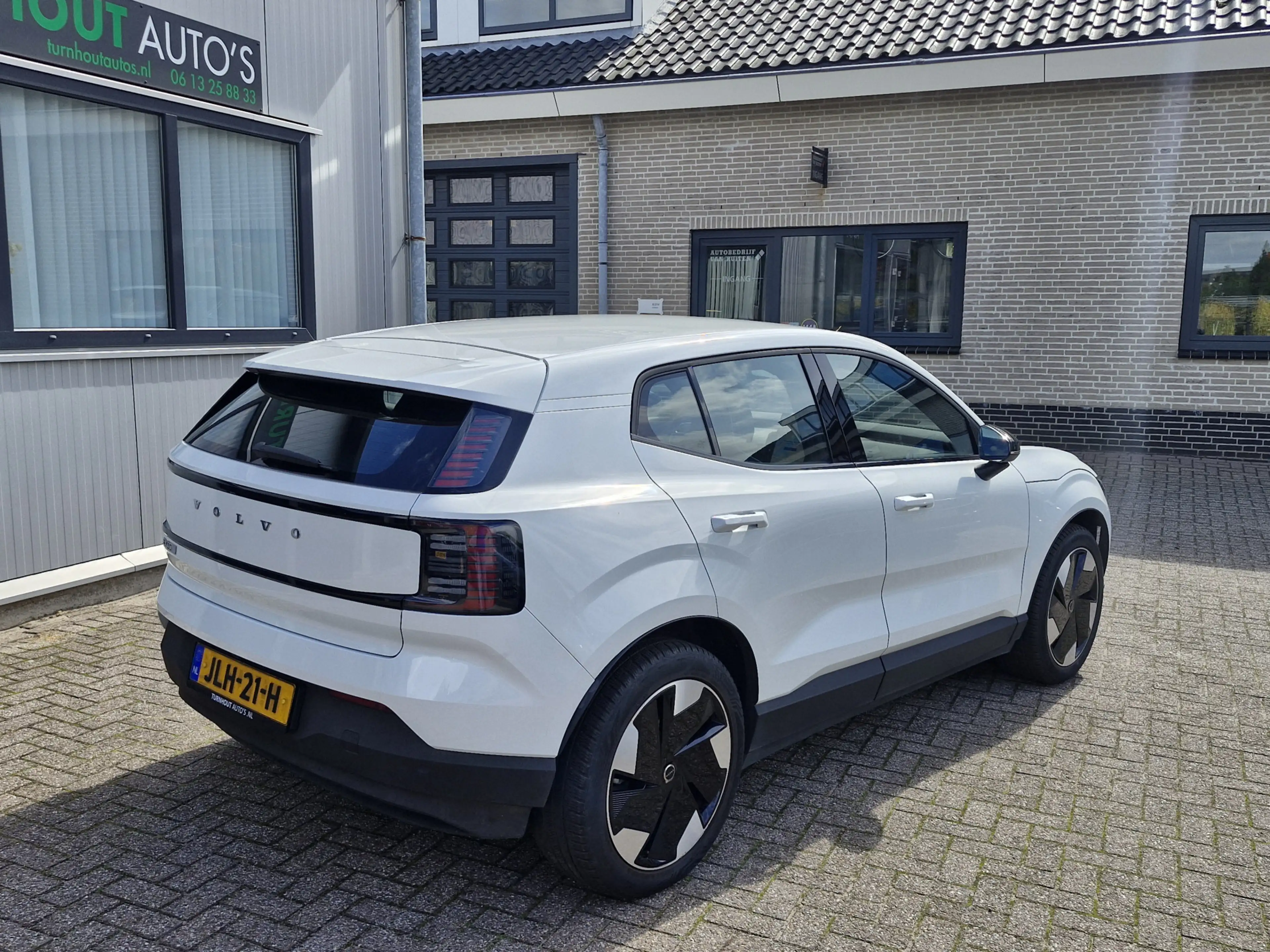 Volvo EX30 Single Motor Extended Range Plus 69 kWh | Warmte p — photo 12