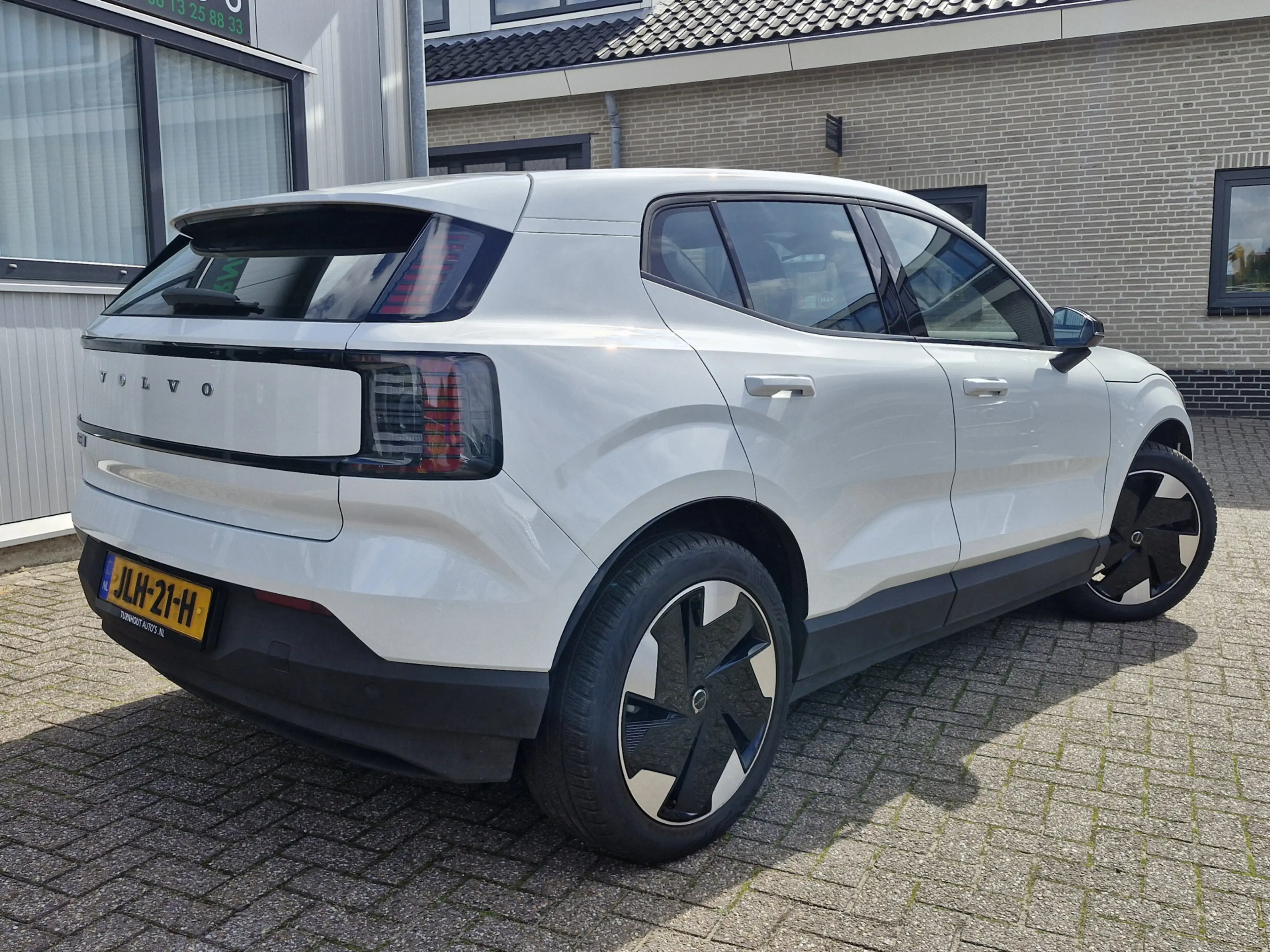 Volvo EX30 Single Motor Extended Range Plus 69 kWh | Warmte p — photo 4