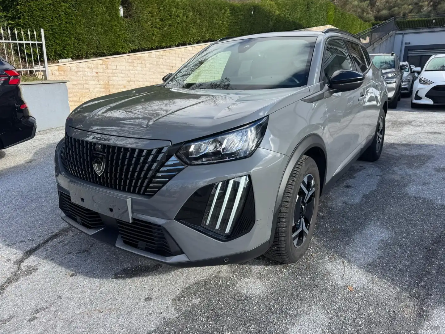 Peugeot 2008 PureTech 100 S&S Allure Grijs - 1