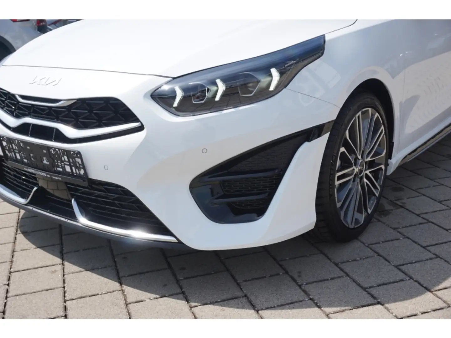 Kia Ceed / cee'd 1.5T 140 GT Line DCT7 Navi Indukt. Virt. Cockpit A Weiß - 2
