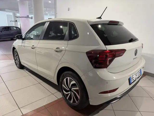 Volkswagen Polo view 3