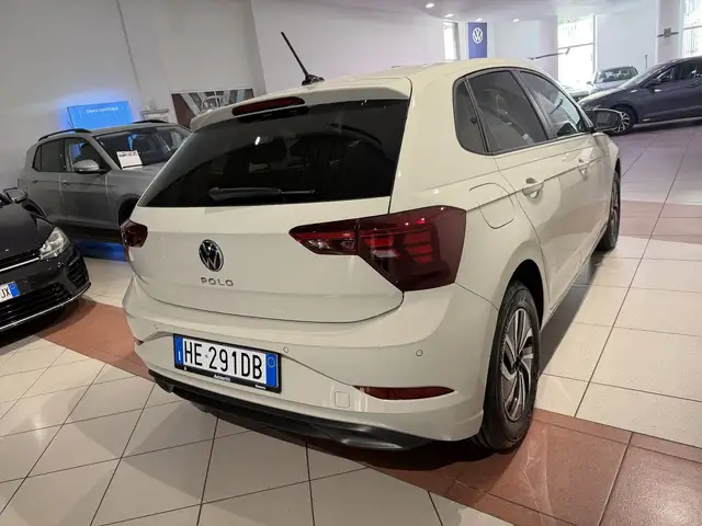 Volkswagen Polo view 5