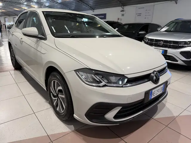 Volkswagen Polo view 6