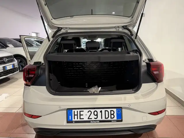 Volkswagen Polo view 9