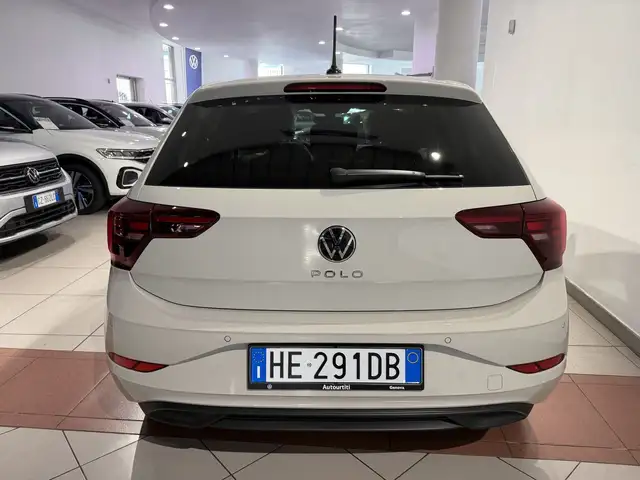 Volkswagen Polo view 4