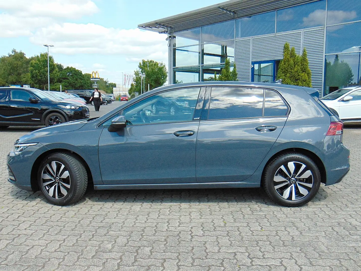 Volkswagen Golf VIII 1.5 TSI Move Grau - 2