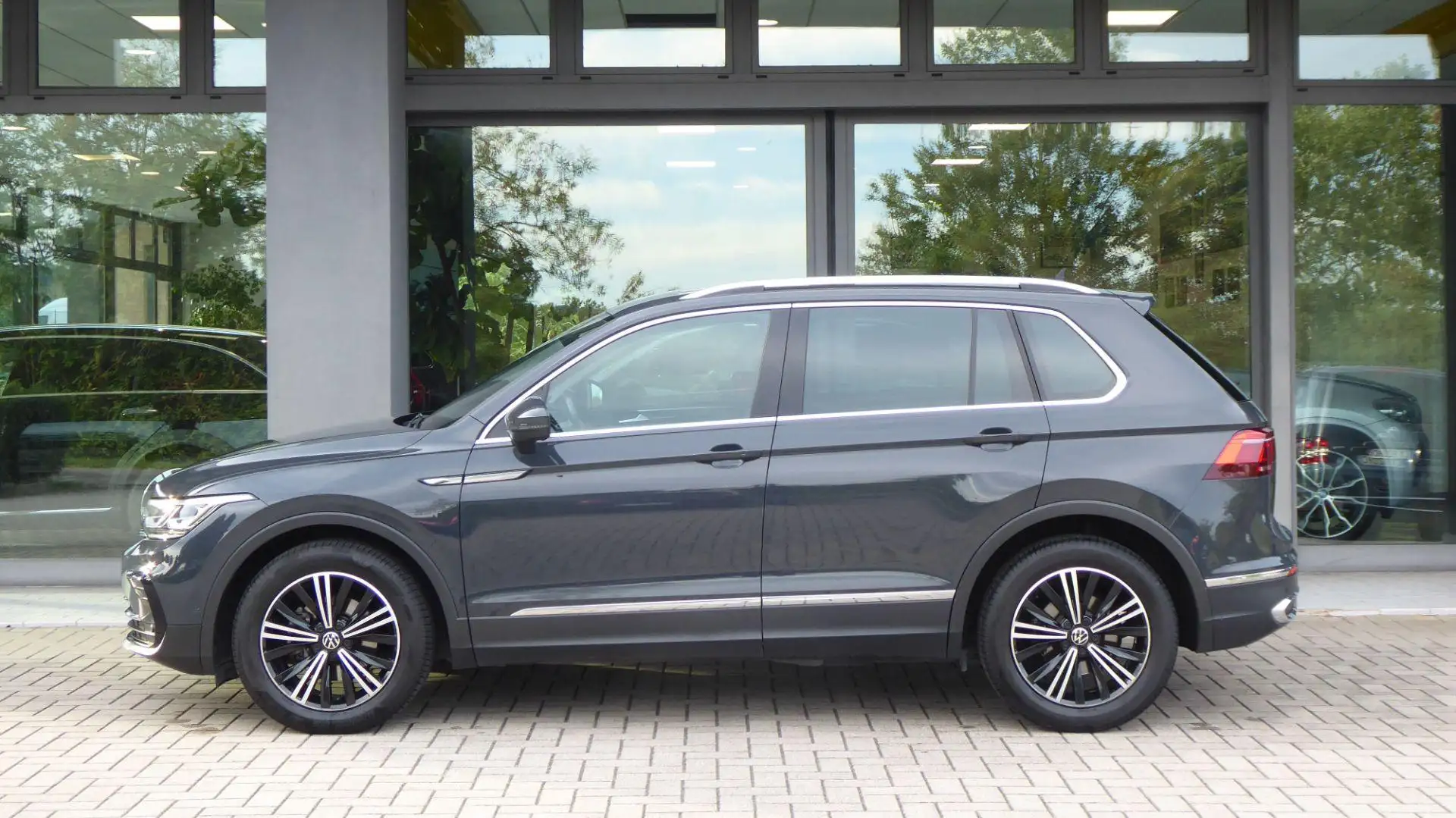 Volkswagen Tiguan 2.0 TDI 150 CV SCR DSG Elegance Gris - 2