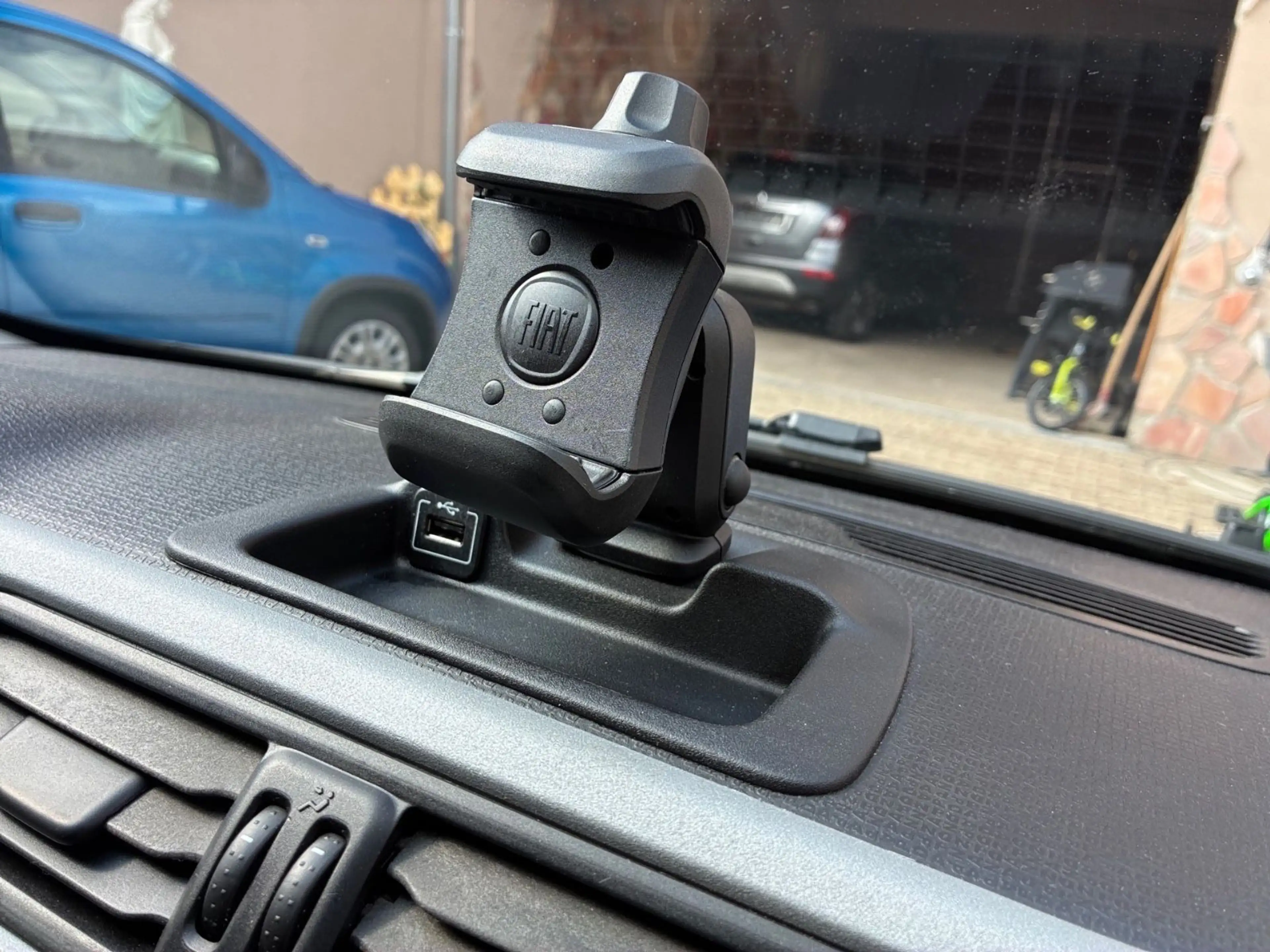 Fiat Panda City Cross 1.2 Klimaautomatik — photo 11