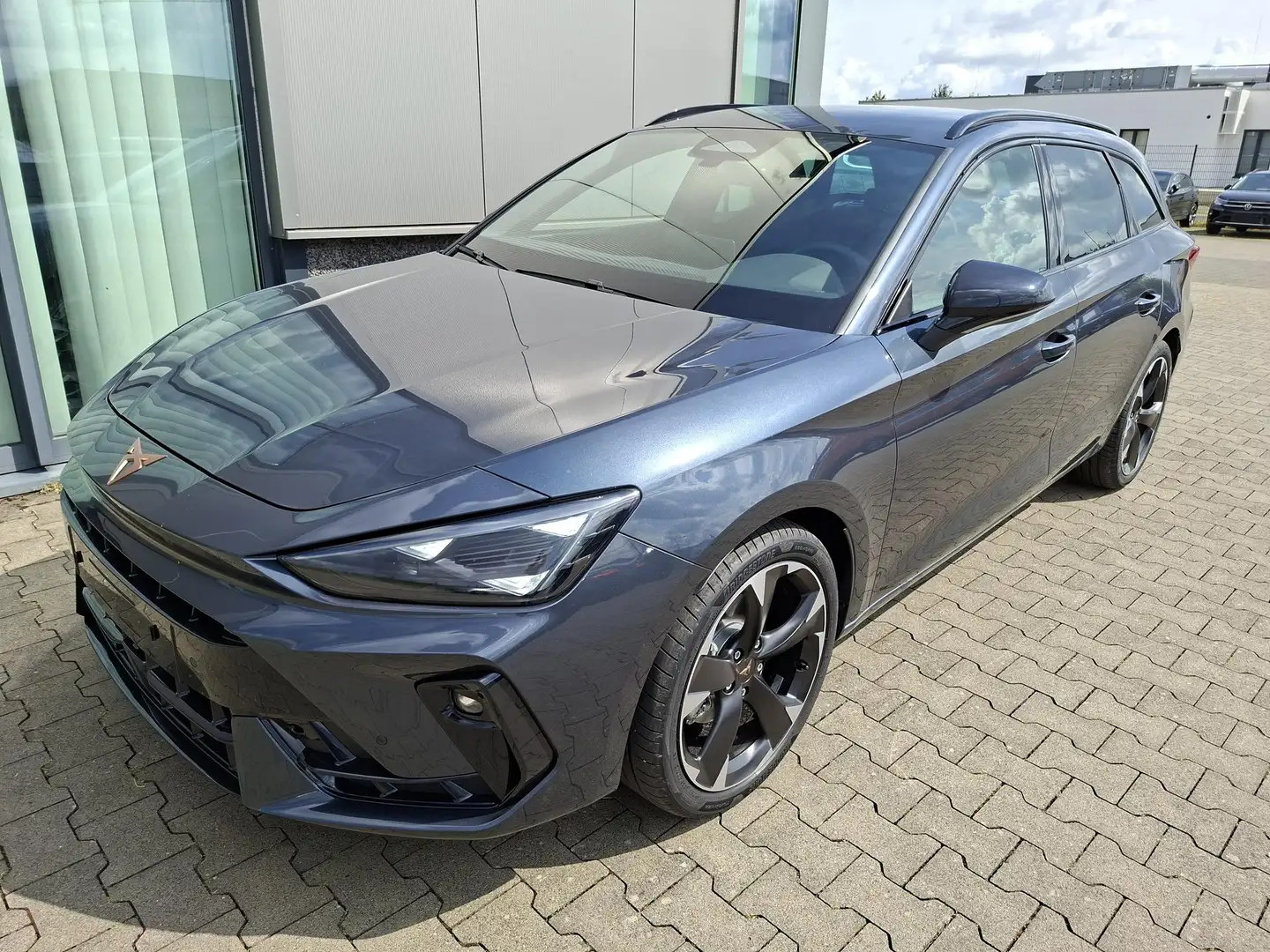 CUPRA Leon Sportstourer Basis 1.5 eTSI 150PS DSG (AUTOMATI... Grau - 1