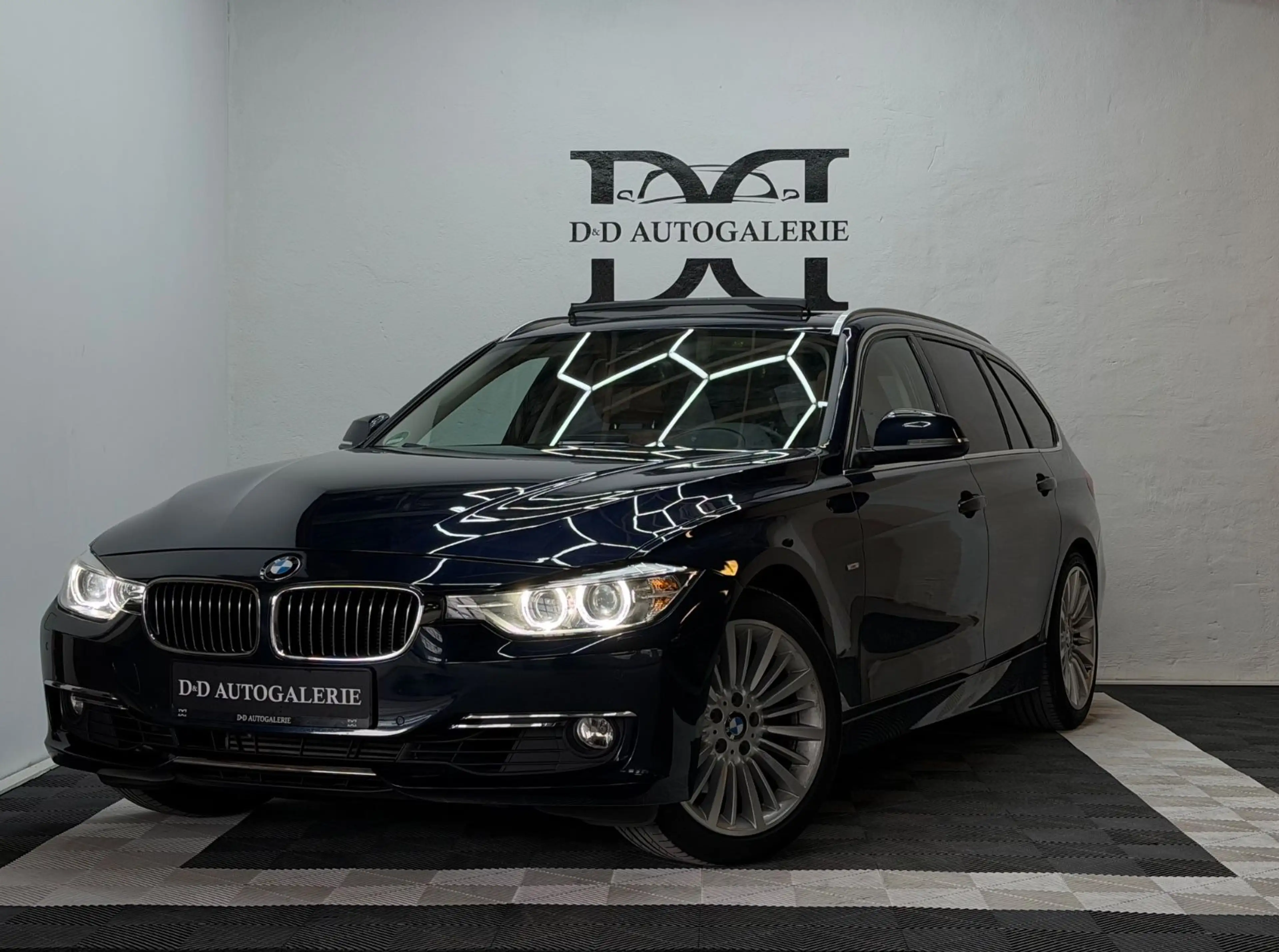 BMW 328 i Touring|Pano|Bi-Xenon|Navi|Head-Up|Kam|