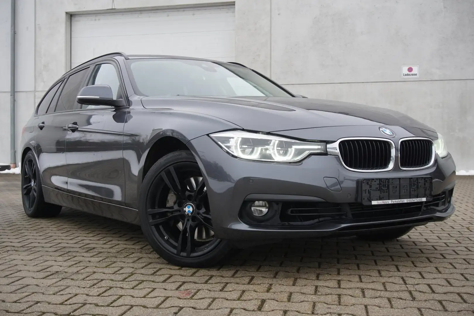BMW 335 d xDrive Touring AHK Navi Voll-LED Pano PDC Szürke - 1