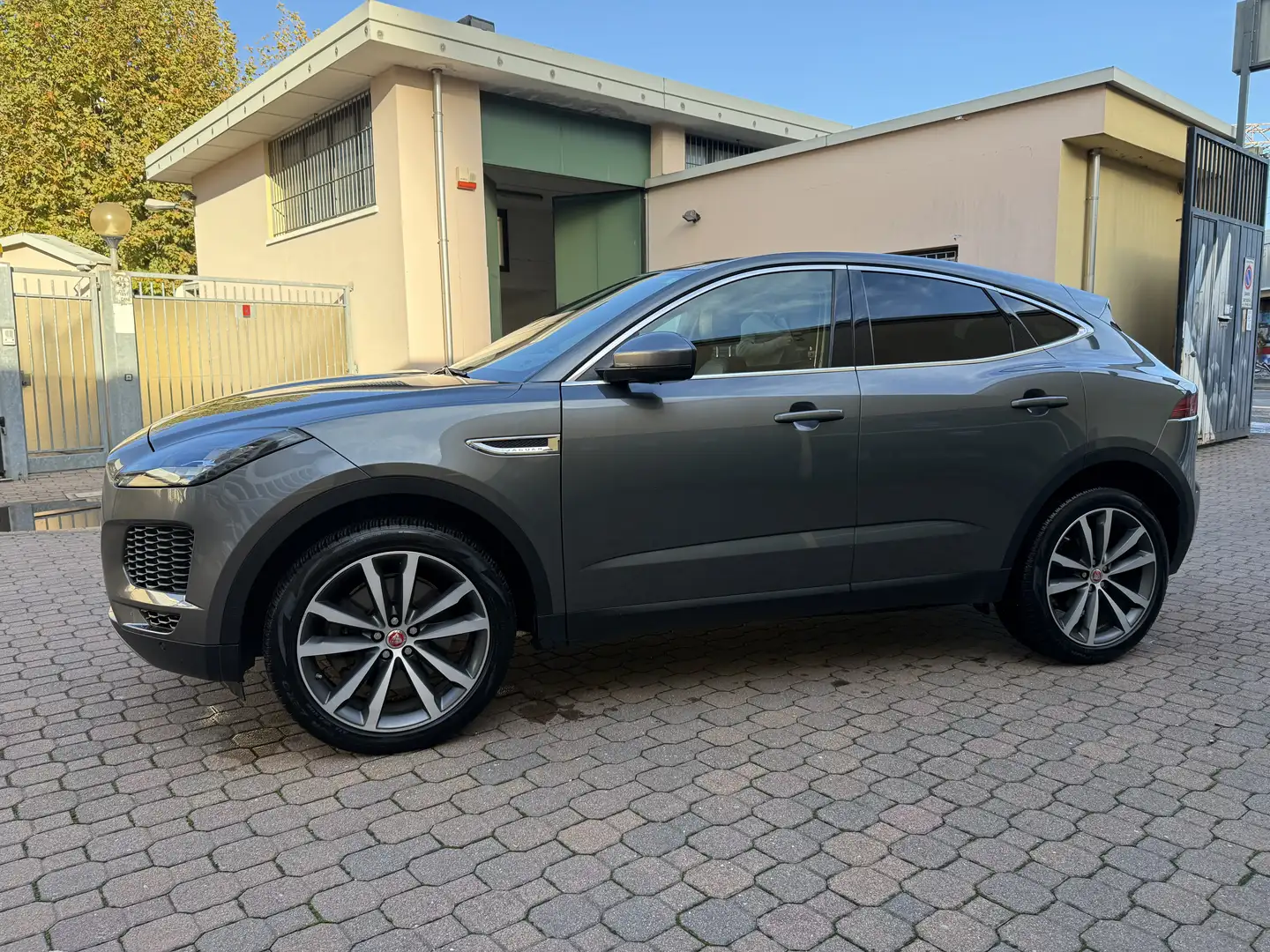 Jaguar E-Pace E-Pace 2017 2.0 i4 S awd 249cv auto Grigio - 2