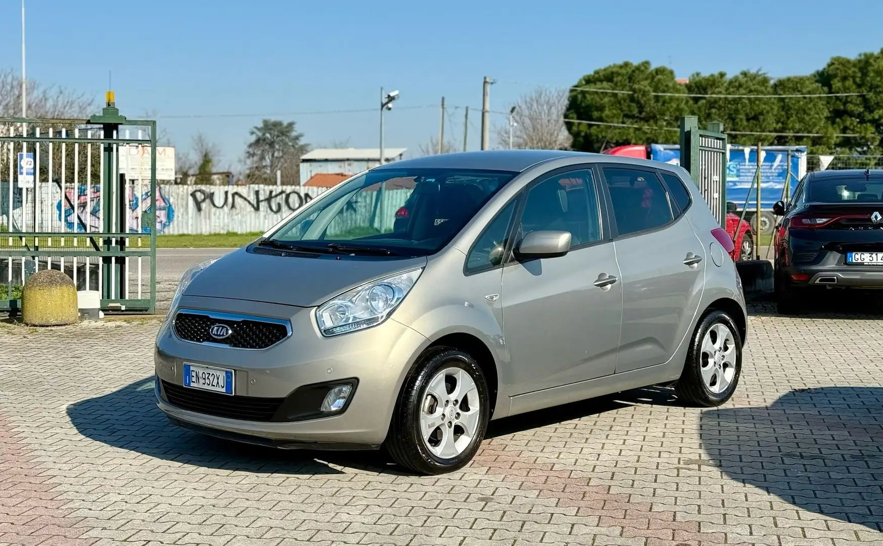 Kia Venga 1.4 cvvt Fullsky Gris - 1
