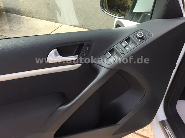 Volkswagen Tiguan view 14
