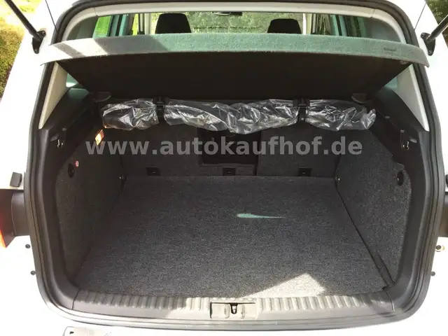 Volkswagen Tiguan view 12
