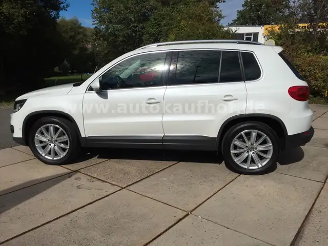 Volkswagen Tiguan view 4