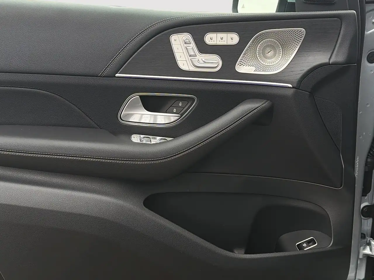 Mercedes-Benz GLE снимка Mercedes-Benz GLE