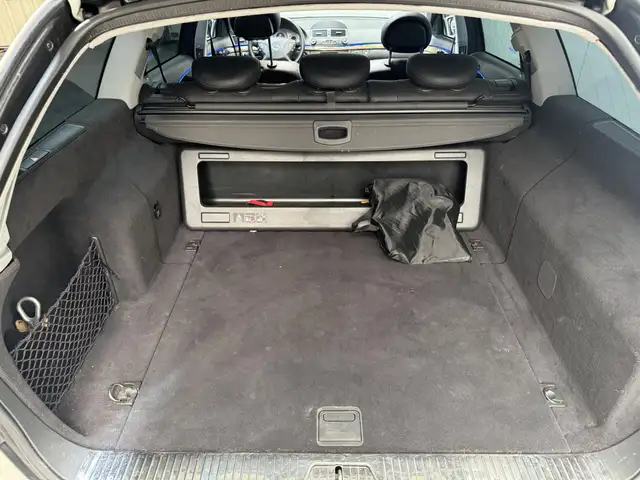 Mercedes-Benz E-Class view 9