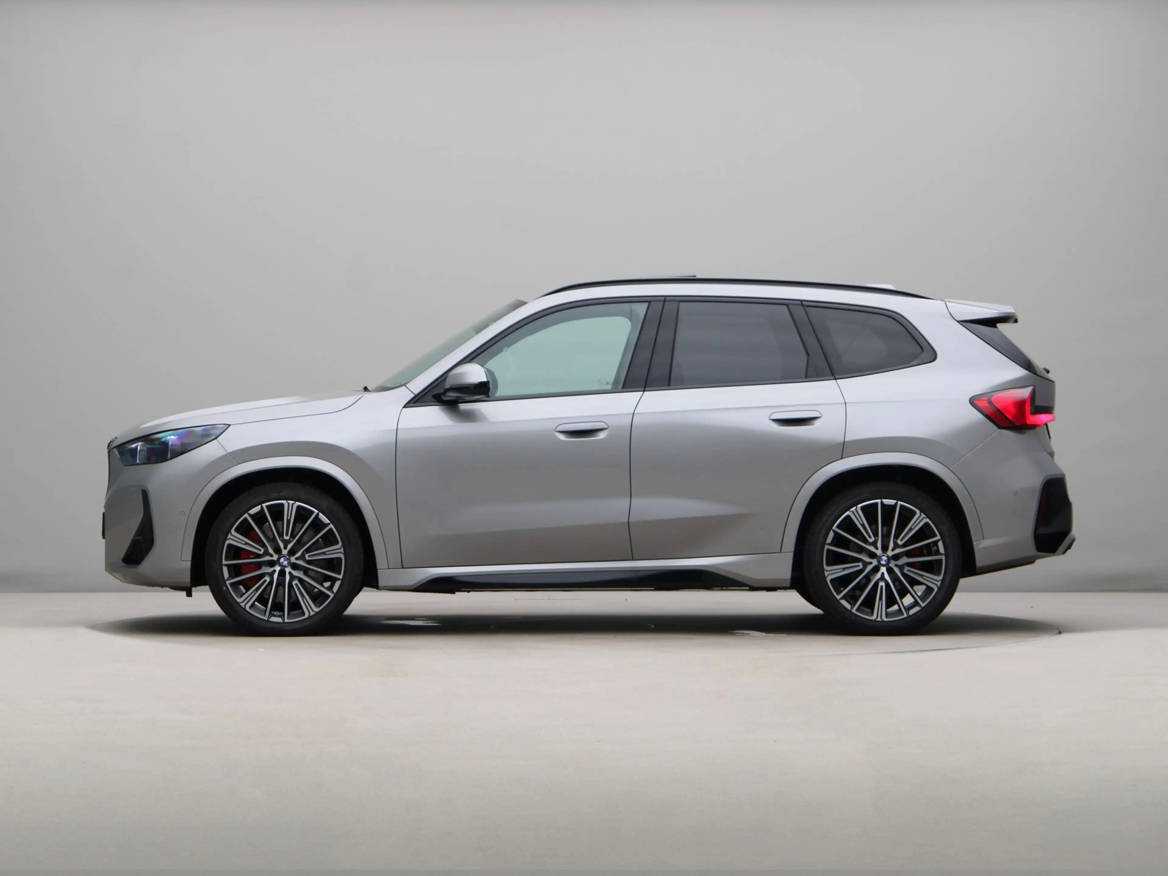 BMW iX1 eDrive20 67 kWh M Sport Edition — photo 12