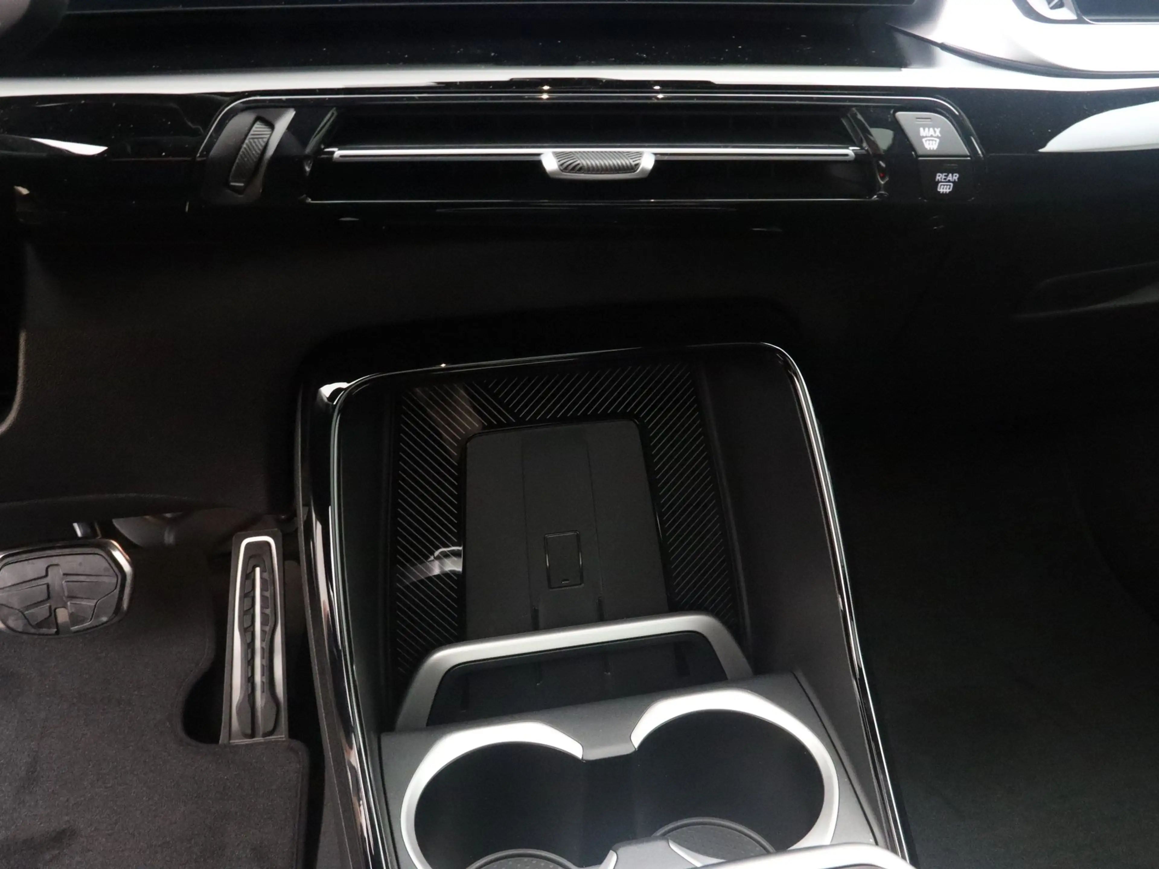 BMW iX1 eDrive20 67 kWh M Sport Edition — photo 15