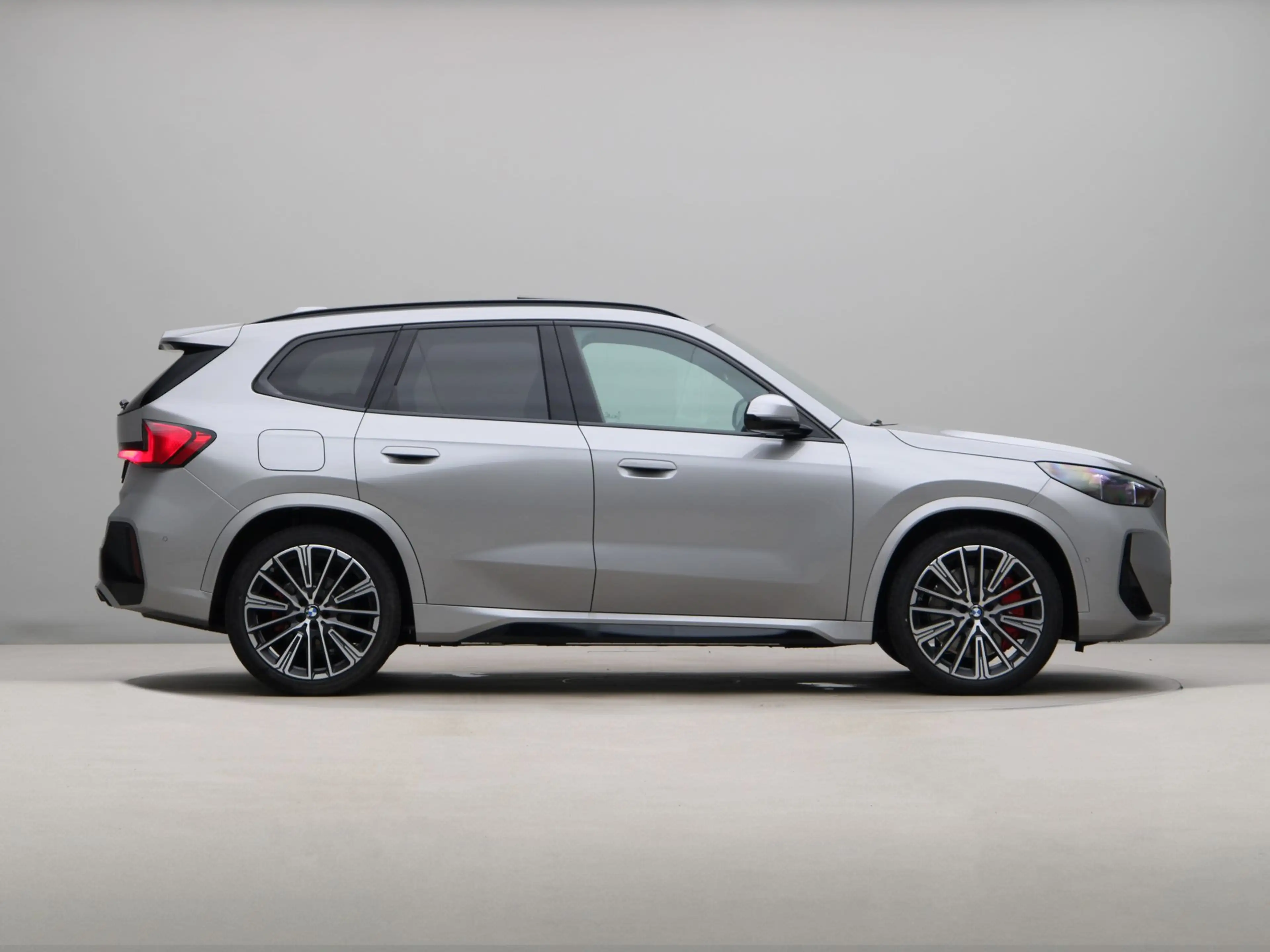 BMW iX1 eDrive20 67 kWh M Sport Edition — photo 8