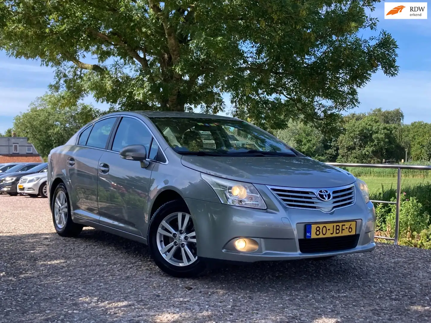 Toyota Avensis 1.8 VVTi Dynamic Business Special | Leder + Cruise Grijs - 1